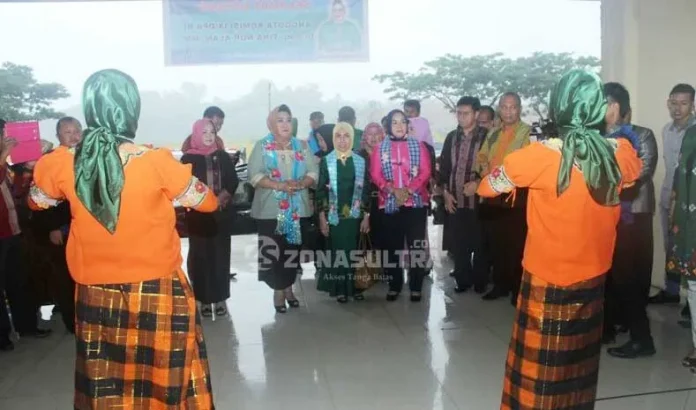 1tina-Nur_alam Tina Nur Alam Buka Sosialisasi Program Pemberantasan Obat dan Makanan di Koltim