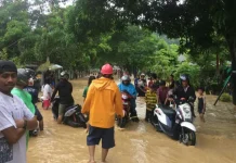 Akibat Banjir, Aktivitas Warga Kecamatan Kendari Menuju Pusat Kota Lumpuh