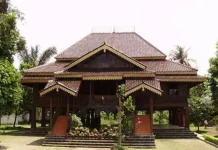 Tim Percepatan Homestay Manfaatkan Keberagaman Adat dan Budaya Ilustrasi_rumah_adat