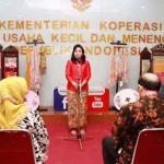 Peran Perempuan Dalam Dunia Usaha Kecil Menengah Perlu Ditingkatkan Peran Perempuan Dalam Dunia Usaha Kecil Menengah Perlu Ditingkatkan