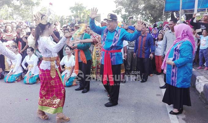 23 Paguyuban Ramaikan Pawai Budaya HUT Kota Kendari