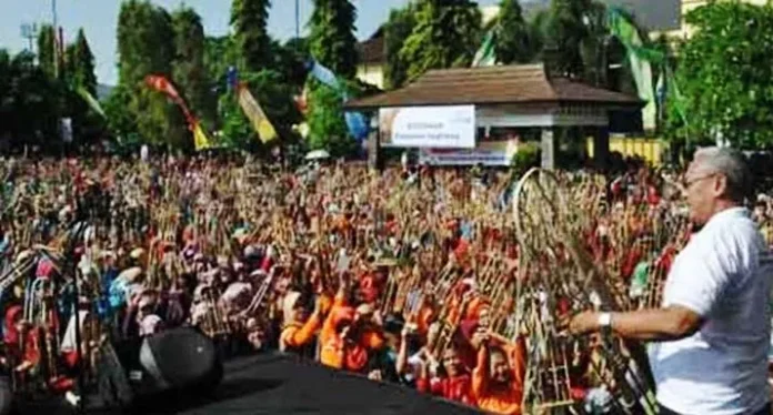Deklarasi Kabupaten Angklung, Kuningan Gelar Orkestra 5.000 Angklung
