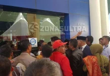 Aula Bahteramas Penuh, Sebagian Tamu Undangan Tidak Bisa Masuk Aula Bahteramas Penuh, Sebagian Tamu Undangan Tidak Bisa Masuk