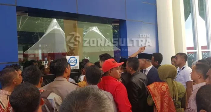 Aula Bahteramas Penuh, Sebagian Tamu Undangan Tidak Bisa Masuk