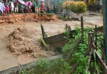 Jembatan Putus dan Tiga Rumah Warga di Muna Hanyut Diterjang Banjir Jembatan Putus dan Tiga Rumah Warga di Muna Hanyut Diterjang Banjir