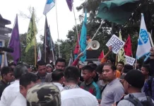 Anggota DPRD Sultra Tidak Berada di Kantor, Mahasiswa Kecewa Anggota DPRD Sultra Tidak Berada di Kantor, Mahasiswa Kecewa