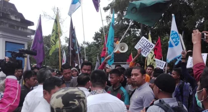 Anggota DPRD Sultra Tidak Berada di Kantor, Mahasiswa Kecewa