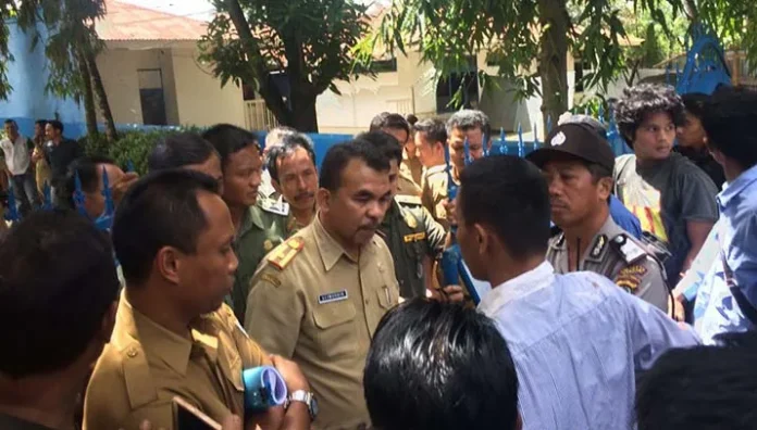 demo_ilegal Kasus Ilegal Loging Kayu Hitam, Mahasiswa Menuding Dishut Sultra Lakukan Kongkalikong dengan Pihak Terkait