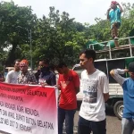 Jelang Pelantikan Bupati Busel, Belasan Orang Demo Kemendagri Jelang Pelantikan Bupati Busel, Belasan Orang Demo Kemendagri