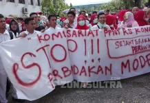 Ribuan Perawat Sultra Demo di DPRD Tuntut Pemerintah Berikan Gaji Layak Ribuan Perawat Sultra Demo di DPRD Tuntut Pemerintah Berikan Gaji Layak