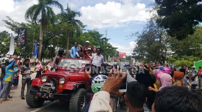 Puluhan Ibu-ibu Histeris Saat Melihat Fildan Melintas di Eks MTQ