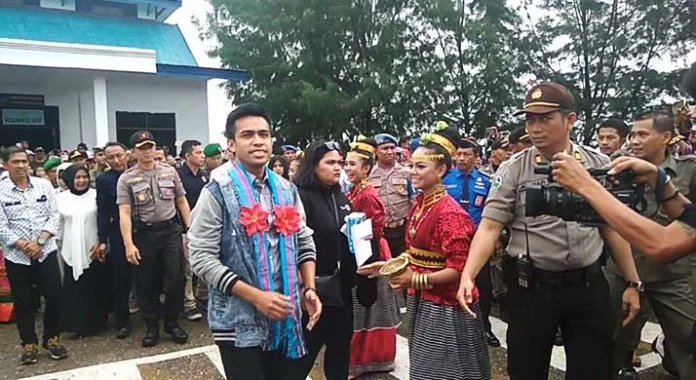 Ingin Melihat Fildan, Warga Baubau Tumpah Ruah di Jalanan
