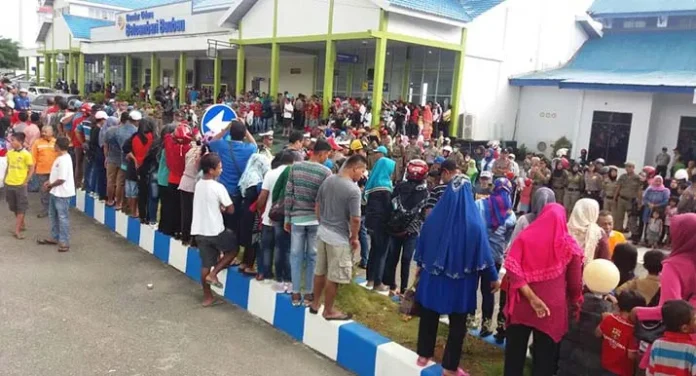 Fildan Tiba di Baubau, Warga Padati Bandara Betoambari