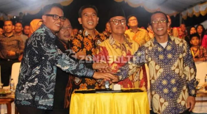 Pesta Kembang Api Meriahkan Malam Puncak HUT Konsel
