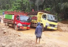 Kembali Diguyur Hujan, Jalan Penghubung 3 Kabupaten di Morosi Rusak Parah Kembali Diguyur Hujan, Jalan Penghubung 3 Kabupaten di Morosi Rusak Parah