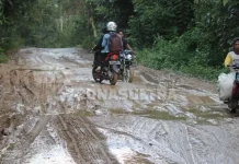 Warga 4 Kecamatan di Konawe Tuntut Perbaikan Jalan Rusak Warga 4 Kecamatan di Konawe Tuntut Perbaikan Jalan Rusak