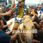 Jemput Bupati Rajiun, Ribuan Warga Mubar Penuhi Pelabuhan Nusantara Raha Jemput Bupati Rajiun, Ribuan Warga Mubar Penuhi Pelabuhan Nusantara Raha