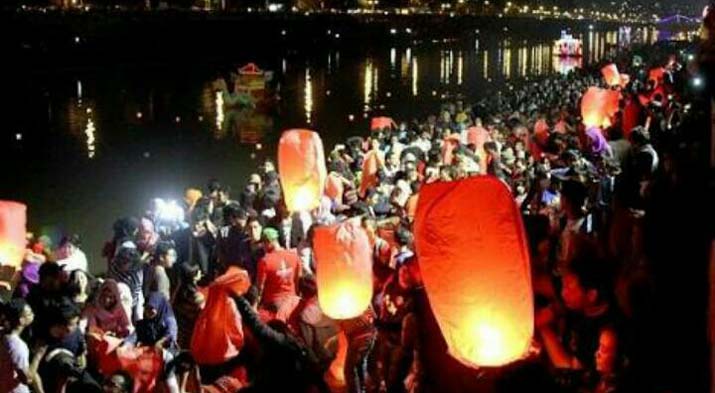 Pesona 4.700 Lampion di Festival Banjir Kanal Barat