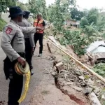 Satu Rumah Warga Sampara Tertimbun Longsor Satu Rumah Warga Sampara Tertimbun Longsor