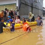 Dana Darurat Pemkot Kendari Tak Cukup Atasi Banjir Ketinggian Air Naik Hingga Dada Orang Dewasa, Warga Jalan Segar Dievakuasi