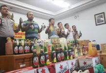 Jelang Ramadhan, Polres Kendari Sita 1234,6 Liter Miras Tradisional dan 992 Botol Miras Pabrikan Jelang Ramadhan, Polres Kendari Sita 1234,6 Liter Miras Tradisional dan 992 Botol Miras Pabrikan
