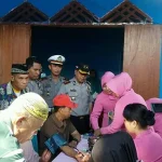 Polres Muna Gelar Pengobatan Gratis di Dua Lorong yang Sering Terlibat Tawuran Polres Muna Gelar Pengobatan Gratis di Dua Lorong yang Sering Terlibat Tawuran