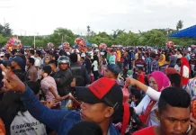 Puluhan Ribu Penonton Fildan Mulai Padati Lokasi Konser Puluhan Ribu Penonton Fildan Mulai Padati Lokasi Konser