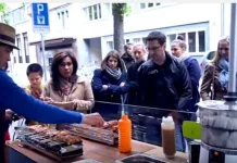 Sate Ayam Bakal Makin Akrab di Kalangan Warga Swiss Sate Ayam Bakal Makin Akrab di Kalangan Warga Swiss
