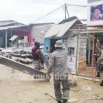 Satpol PP Kota Kendari Tertibkan Kios Semi Permanen di Tepi Jalan Malaka Satpol PP Kota Kendari Tertibkan Kios Semi Permanen di Tepi Jalan Malaka