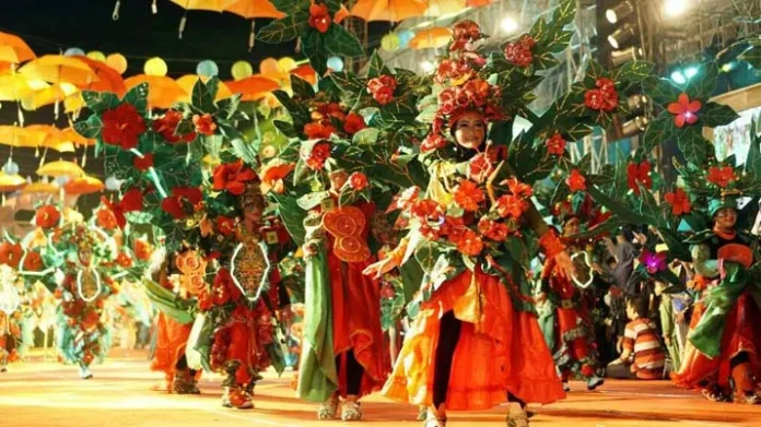 Lima Negara Hebohkan Semarang Night Carnival 2017