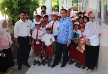 Kadis Pendidikan Wakatobi Tinjau Pelaksanaan Ujian SD Dihari Terakhir Kadis Pendidikan Wakatobi Tinjau Pelaksanaan Ujian SD Dihari Terakhir