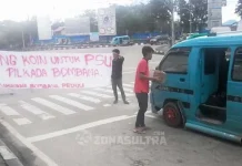 PSU Terkatung-katung, Mahasiswa Bombana Kumpulkan Koin Sumbangan PSU Terkatung-katung, Mahasiswa Bombana Kumpulkan Koin Sumbangan