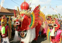 Menpar Arief Yahya Hadiri Parade Barong Ider Bumi di Desa Wisata Kemiren Banyuwangi Parade Barong Ider Bumi