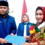 Resmi Kembalikan Formulir, Tina Nur Alam Berharap Dukungan Demokrat di Pilgub Resmi Kembalikan Formulir, Tina Nur Alam Berharap Dukungan Demokrat di Pilgub