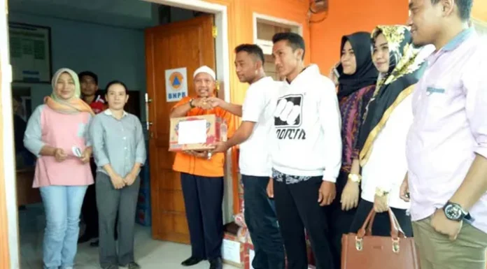 Alumni 2007 SMAN 1 Kulisusu Salurkan Bantuan Kepada Korban Banjir
