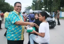Antam Berbagi Takjil di RSBG dan Pelabuhan Fery Kolaka Antam Berbagi Takjil di RSBG dan Pelabuhan Fery Kolaka