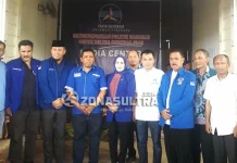 Demokrat Kembali Buka Pendaftaran Cagub, Asrun Langsung Kembalikan Formulir Demokrat Kembali Buka Pendaftaran Cagub, Asrun Langsung Kembalikan Formulir