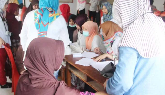 bakti_sosial Berbagi Berkah Ramadan, IKA 2011 SMAN 2 Raha Lakukan Bakti Sosial