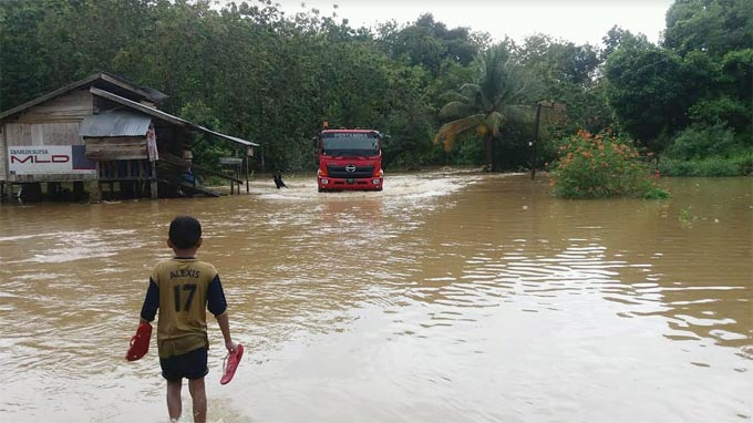 Banjir di Muna, Jalan Poros Raha-Tampo Terputus