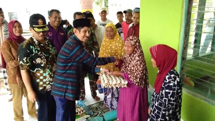 79 KK Korban Banjir Baubau Menerima Bantuan dari Walikota