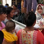 Indahnya Berbagi dengan Kerabat yang Kurang Mampu Indahnya Berbagi dengan Kerabat yang Kurang Mampu