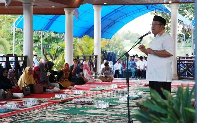 bukber1_asrun Pererat Tali Silaturahmi, Asrun-Musadar Buka Puasa Bersama Jurnalis dan Masyarakat