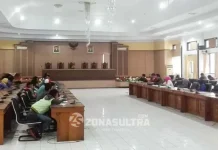 Mahasiswa Demo di DPRD Minta Kadisdikbud Sultra Dicopot Mahasiswa Demo di DPRD Minta Kadisdikbud Sultra Dicopot