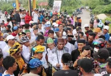 Pembukaan FPT Diwarnai Aksi Unjuk Rasa Pembukaan FPT Diwarnai Aksi Unjuk Rasa