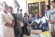 IWAPI Sultra Berikan Bantuan Korban Banjir di Kendari IWAPI Sultra Berikan Bantuan Korban Banjir di Kendari