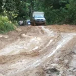 Walau Mengancam Nyawa, Jalan Penghubung Lasolo-Meluhu Tetap Dilintasi untuk Mudik