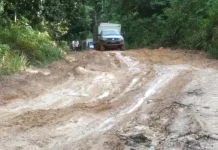 Walau Mengancam Nyawa, Jalan Penghubung Lasolo-Meluhu Tetap Dilintasi untuk Mudik