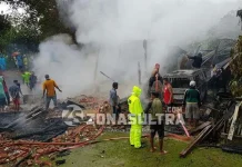 Ditinggal Pemiliknya, Rumah dan Satu Mobil di Muna Ludes Terbakar Ditinggal Pemiliknya, Rumah dan Satu Mobil di Muna Ludes Terbaka