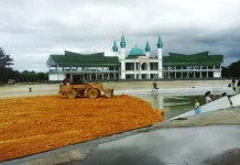Persiapan Salat Ied, Pelataran Tugu Religi Ditimbun Persiapan Salat Ied, Pelataran Tugu Religi Ditimbun
