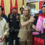 Didampingi Kakak, Lukman Abunawas Kembalikan Berkas Pendaftaran di PDIP Didampingi Kakak, Lukman Abunawas Kembalikan Berkas Pendaftaran di PDIP